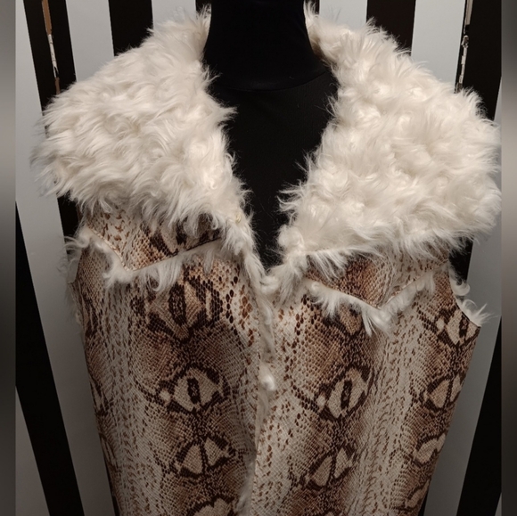 Fabulous furs vest - Picture 7 of 12